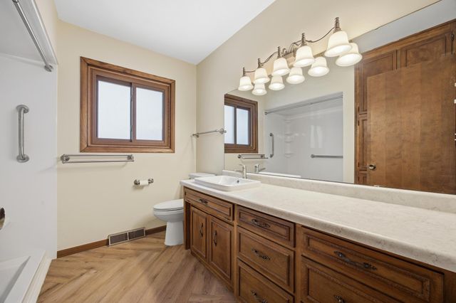 2201 15th Street S, Fargo, ND 58103