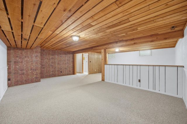 2201 15th Street S, Fargo, ND 58103