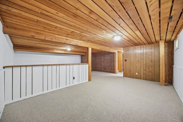 2201 15th Street S, Fargo, ND 58103