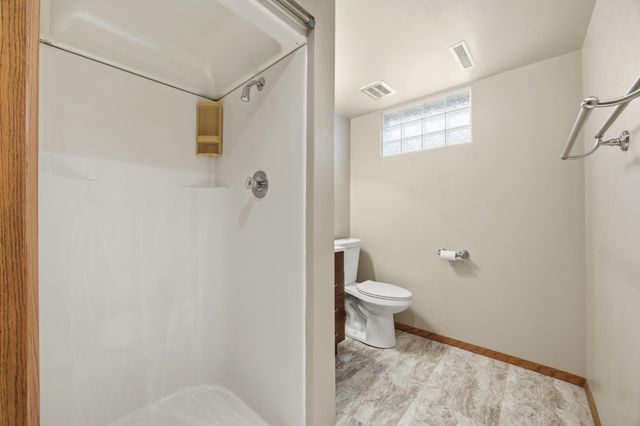 2201 15th Street S, Fargo, ND 58103