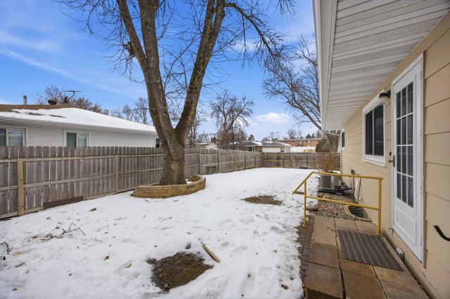 2201 15th Street S, Fargo, ND 58103