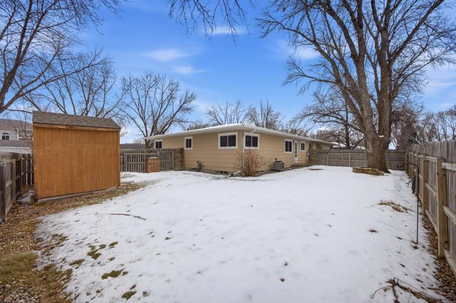 2201 15th Street S, Fargo, ND 58103