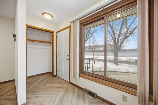 2201 15th Street S, Fargo, ND 58103