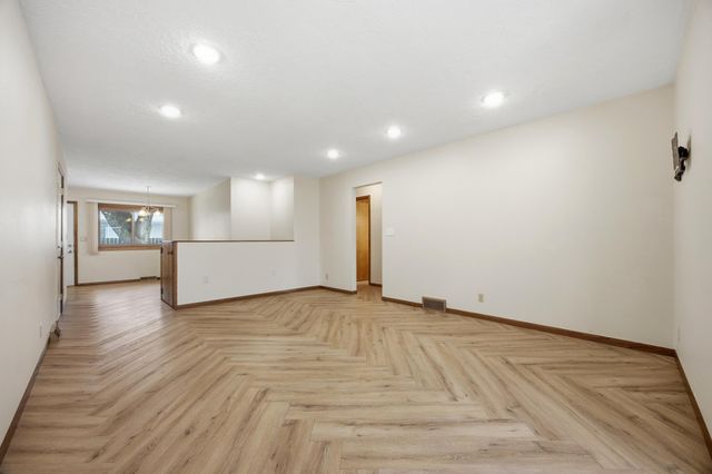 2201 15th Street S, Fargo, ND 58103