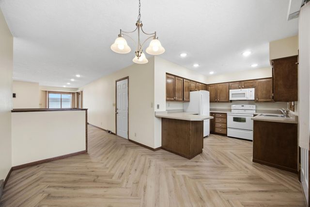 2201 15th Street S, Fargo, ND 58103