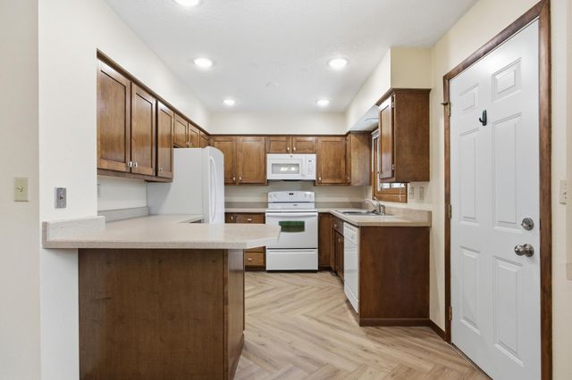 2201 15th Street S, Fargo, ND 58103