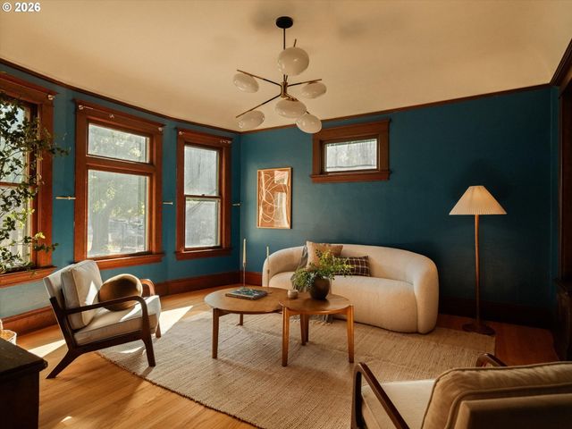 3915 Se MAIN St, Portland, OR 97214