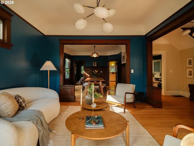 3915 Se MAIN St, Portland, OR 97214