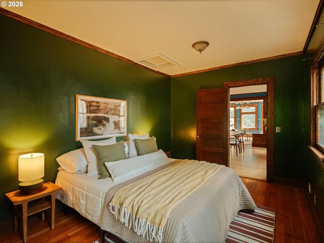 3915 Se MAIN St, Portland, OR 97214