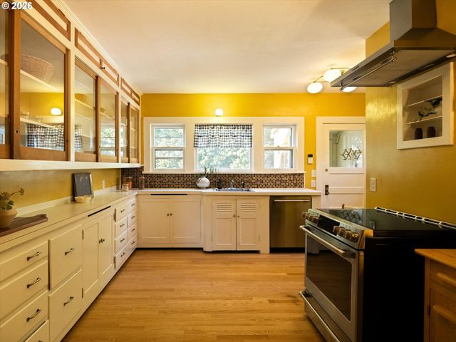 3915 Se MAIN St, Portland, OR 97214