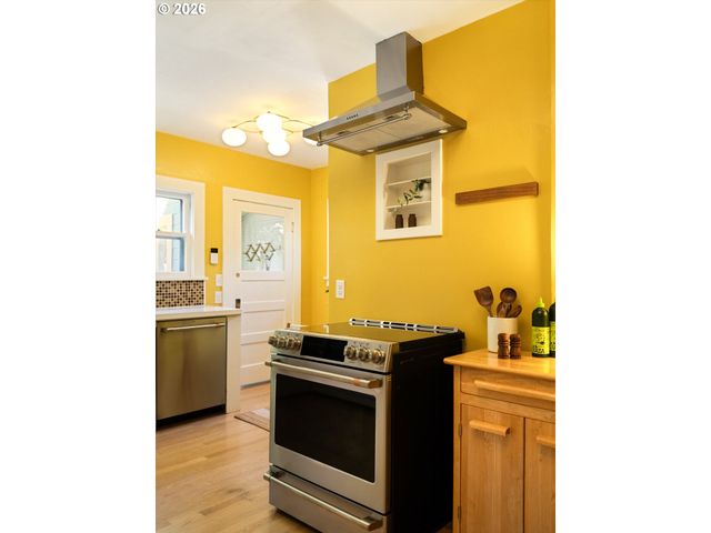3915 Se MAIN St, Portland, OR 97214