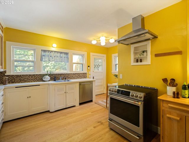 3915 Se MAIN St, Portland, OR 97214