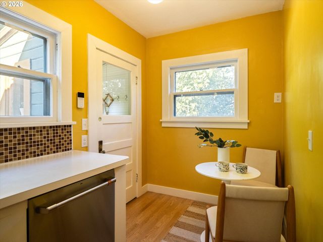 3915 Se MAIN St, Portland, OR 97214