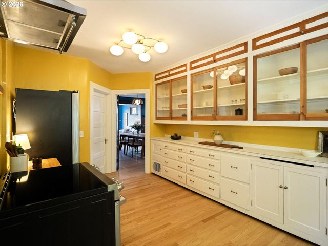 3915 Se MAIN St, Portland, OR 97214