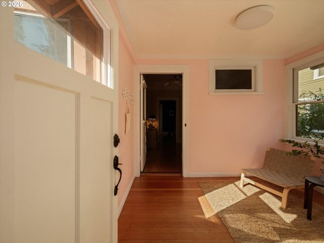 3915 Se MAIN St, Portland, OR 97214