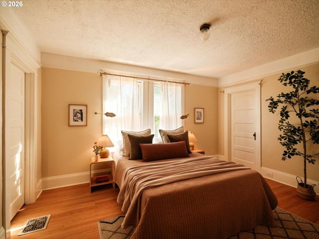 3915 Se MAIN St, Portland, OR 97214
