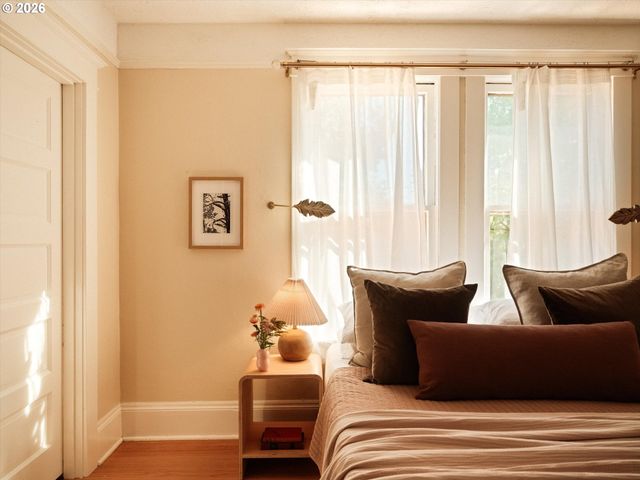 3915 Se MAIN St, Portland, OR 97214