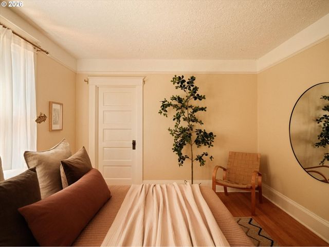 3915 Se MAIN St, Portland, OR 97214