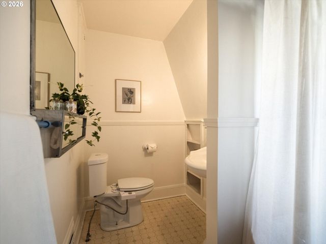3915 Se MAIN St, Portland, OR 97214