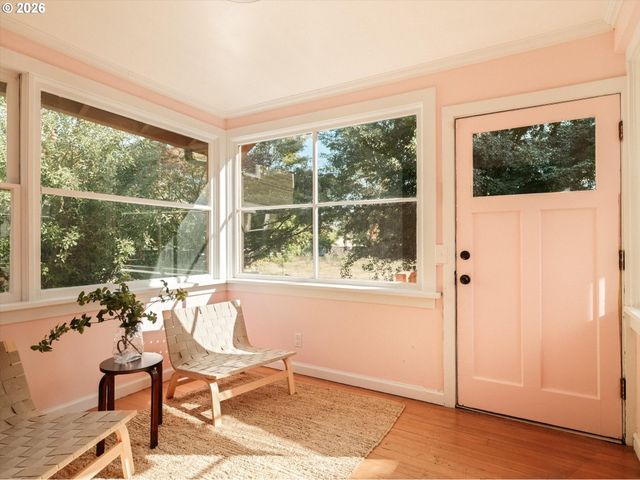 3915 Se MAIN St, Portland, OR 97214