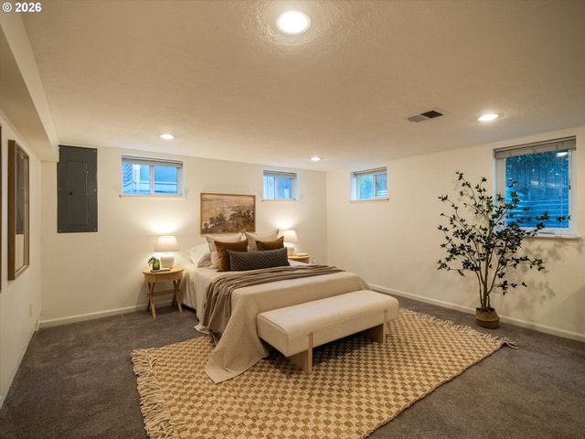 3915 Se MAIN St, Portland, OR 97214