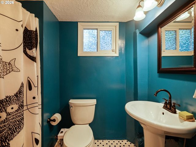 3915 Se MAIN St, Portland, OR 97214