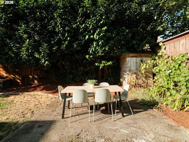 3915 Se MAIN St, Portland, OR 97214