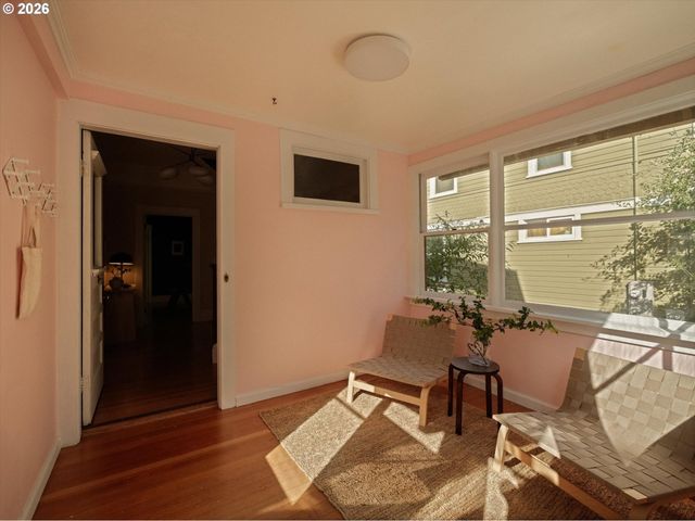 3915 Se MAIN St, Portland, OR 97214