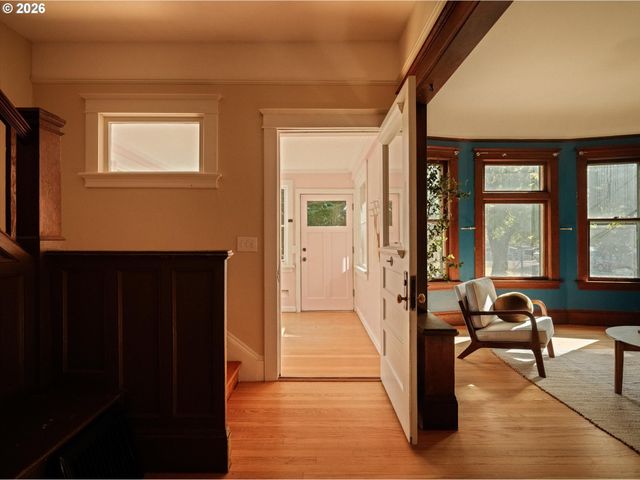 3915 Se MAIN St, Portland, OR 97214