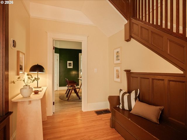 3915 Se MAIN St, Portland, OR 97214