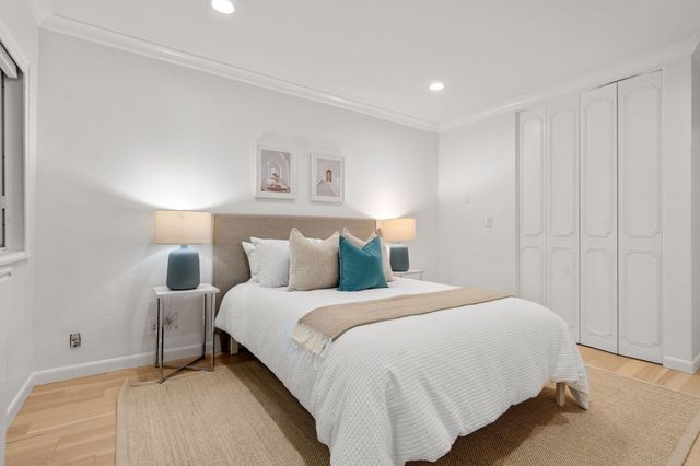 18 Chestnut Pl 18, Brookline, MA 02445
