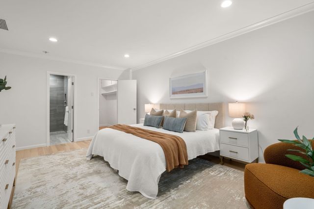 18 Chestnut Pl 18, Brookline, MA 02445