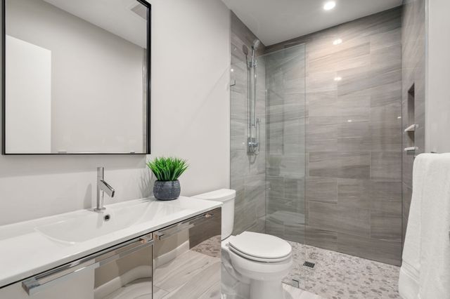 18 Chestnut Pl 18, Brookline, MA 02445