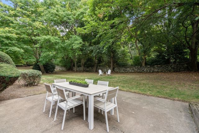 18 Chestnut Pl 18, Brookline, MA 02445