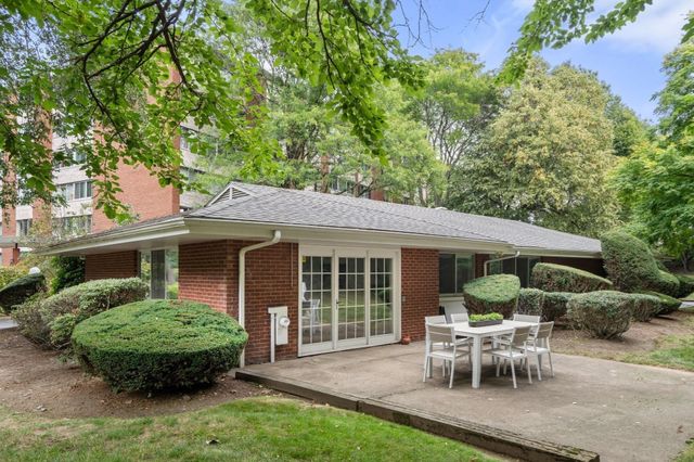 18 Chestnut Pl 18, Brookline, MA 02445