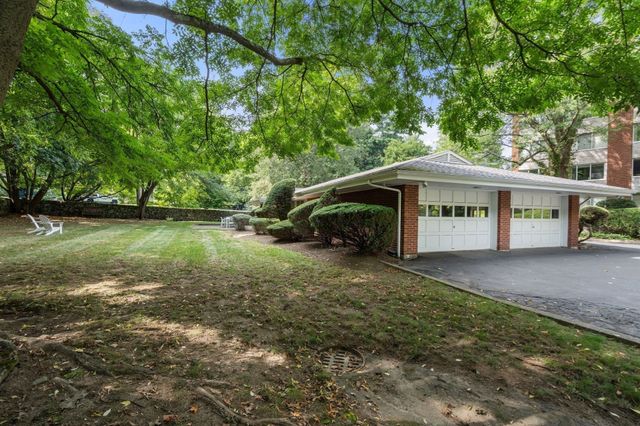 18 Chestnut Pl 18, Brookline, MA 02445