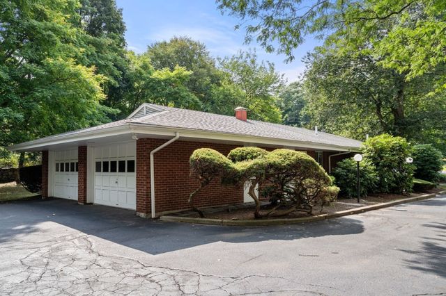 18 Chestnut Pl 18, Brookline, MA 02445