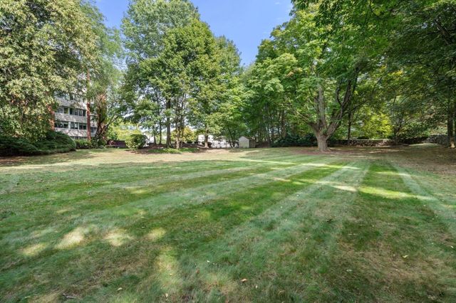 18 Chestnut Pl 18, Brookline, MA 02445