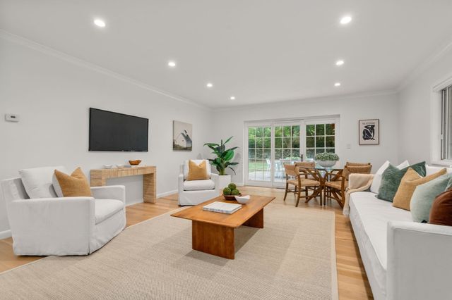18 Chestnut Pl 18, Brookline, MA 02445