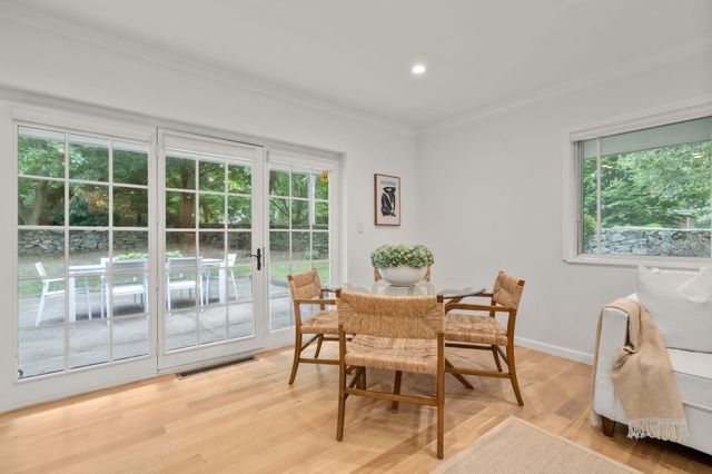 18 Chestnut Pl 18, Brookline, MA 02445