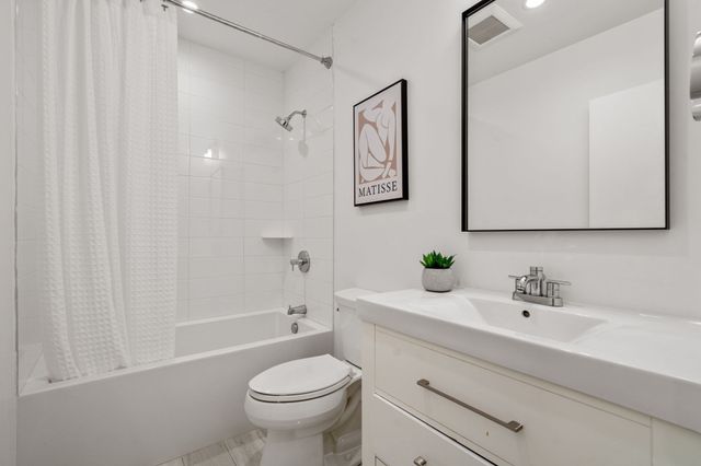 18 Chestnut Pl 18, Brookline, MA 02445
