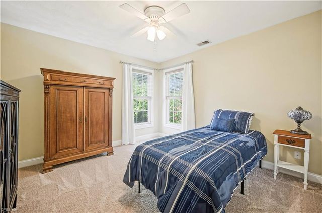 581 Hunts Pointe DR, Virginia Beach, VA 23464