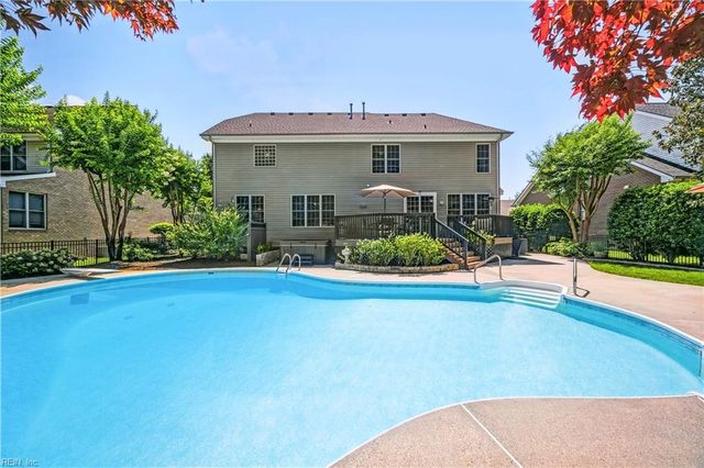 581 Hunts Pointe DR, Virginia Beach, VA 23464