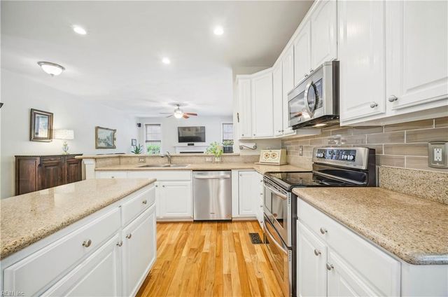 581 Hunts Pointe DR, Virginia Beach, VA 23464
