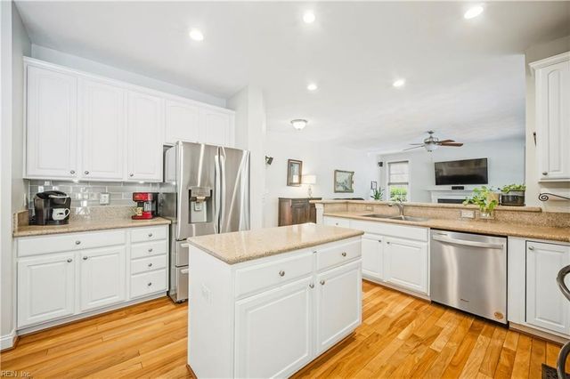 581 Hunts Pointe DR, Virginia Beach, VA 23464