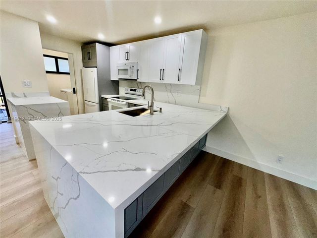 11279 NW 15th Ct 1, Pembroke Pines, FL 33026