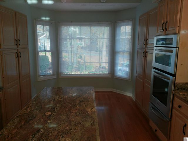 1105 Lakeview Dr, Paducah, KY 42003