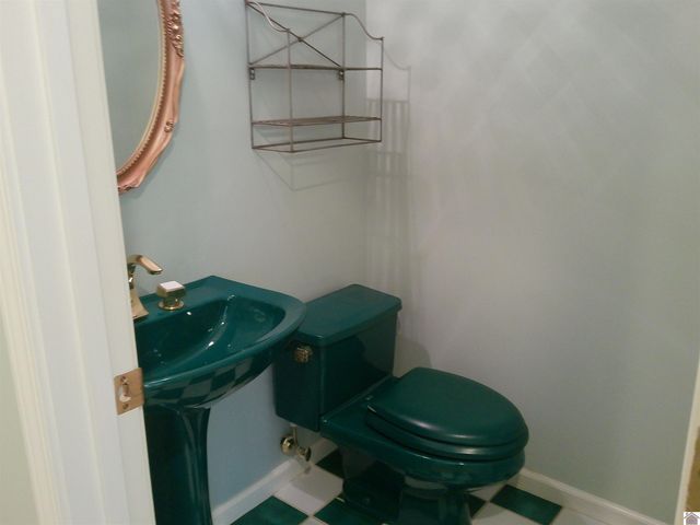 1105 Lakeview Dr, Paducah, KY 42003