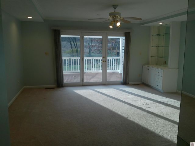 1105 Lakeview Dr, Paducah, KY 42003