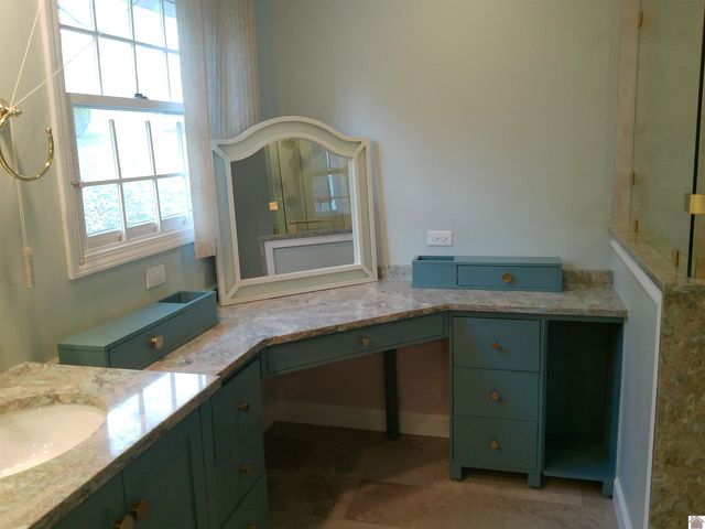 1105 Lakeview Dr, Paducah, KY 42003